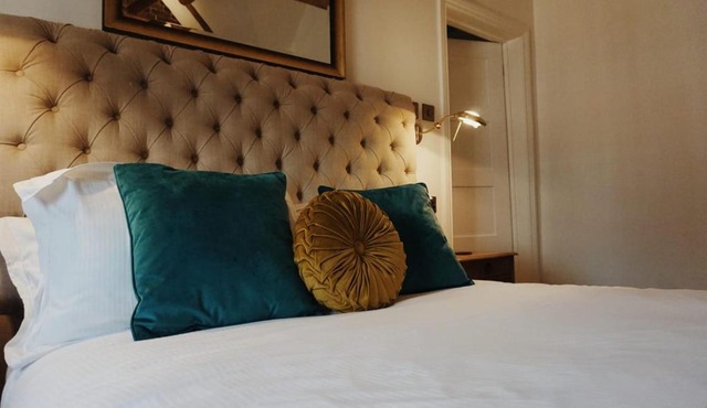 Upstairs at 33 - Self check in boutique accommodation in Worcester Centre