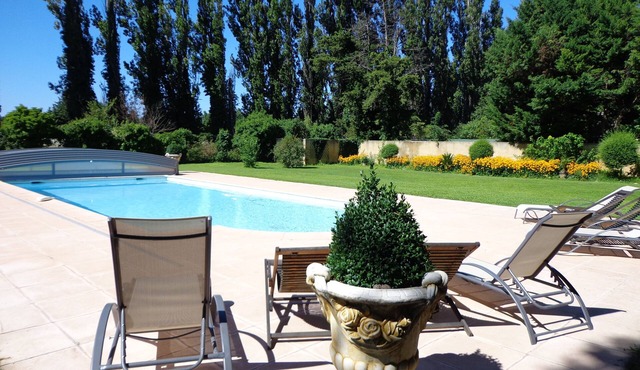 Upstairs: La Cigale 3 bedrooms - air conditioning - swimming pool - Domaine Les Rivales Provence