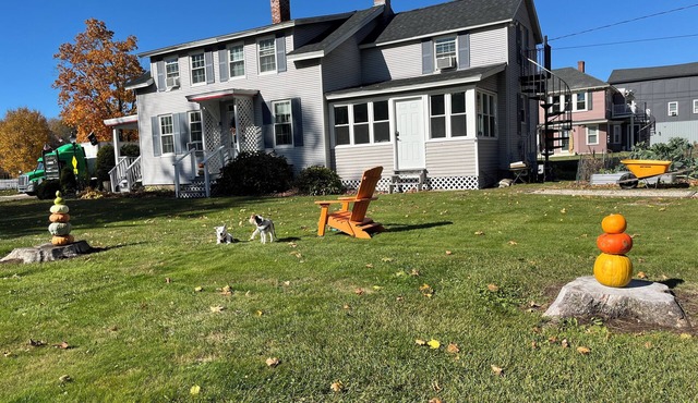 Upstairs on Main with private bathroom