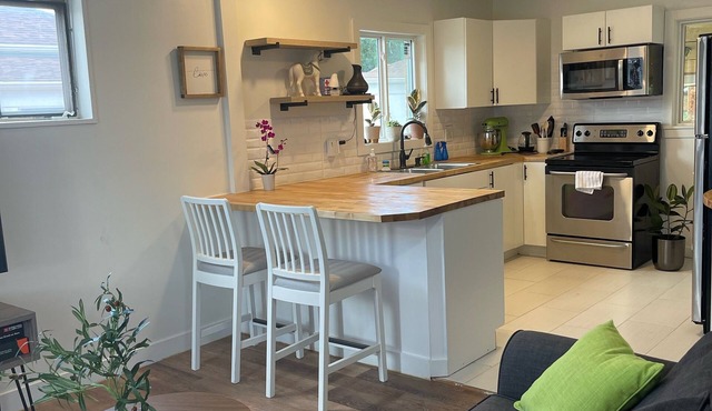 Upstairs Suite Modern 2 Bedrooms & Bath, with Fully Stocked Kitchen, See Video