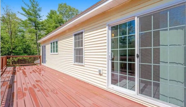 Upstairs unit- sleeps 4- minutes to Smugglers Notch Ski resort!