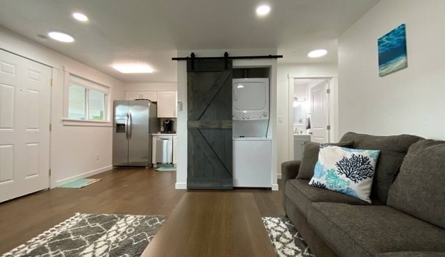 🏖 🏐 Upstairs Valley Beach Escape Apartment 🛹 💦 🏀4