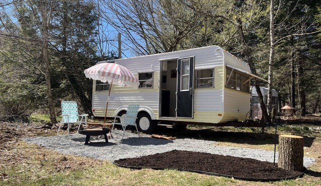Upstate Catskills Beautiful 1978 Vintage Camper "Shirley"