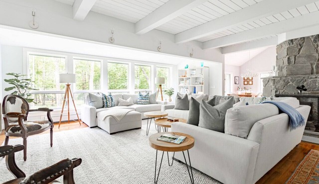 Upstate Supreme Style and Comfort!