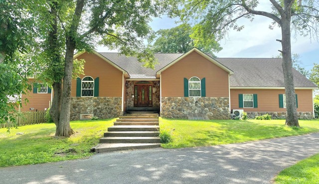 Upstate Waterfront Retreat 4000 sq ft with 2 Kitchens!