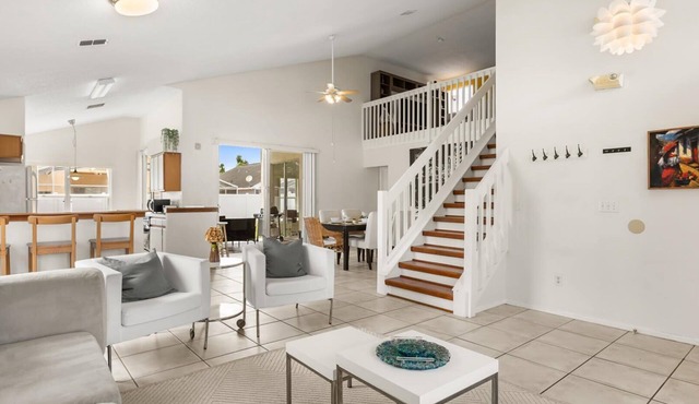 Upstay: Bright Family-friendly Retreat With Patio