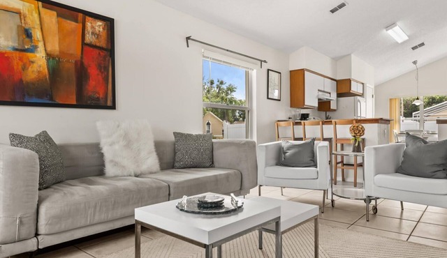 Upstay: Bright Family-Friendly Retreat with Patio