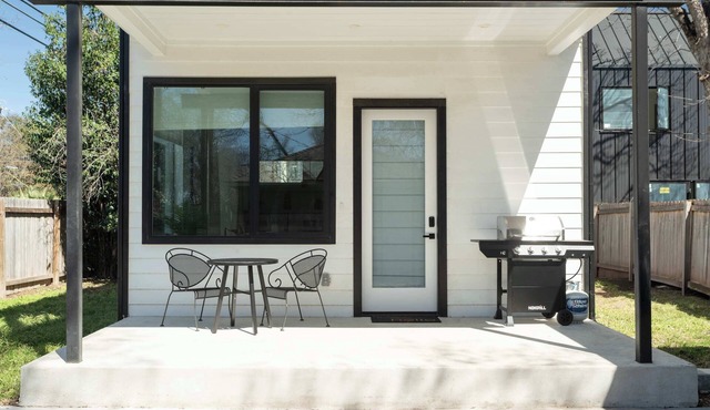 Upstay: Contemporary 2BR Retreat w Patio & BBQ
