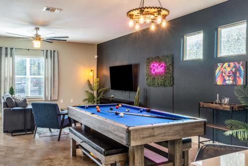 Upstay Entertainment Hub w Games & Outdoor Firepit