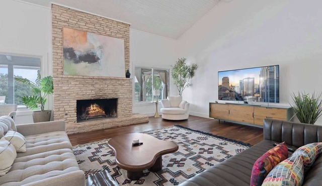 Upstay Luxury Golf Retreat Near Downtown Austin