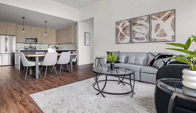 Upstay: Modern & Pet-friendly 2BR Home near SoCo