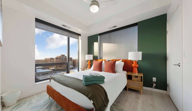 Uptown 1BR | Rooftop, Balcony & City Views