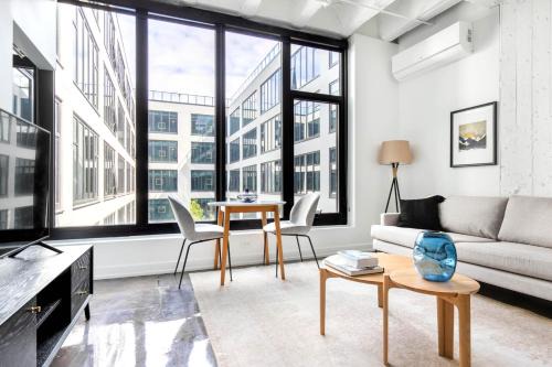 Uptown 1BR w Gym Rooftop Pool 2 blocks to L CHI-383