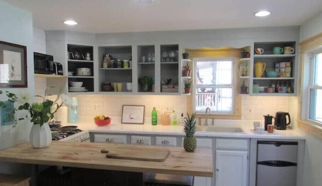 Uptown 2 bedroom w Garden