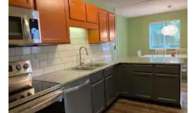 Uptown 6-Bdrm House, 2 Kitchens, Brand New Remodel