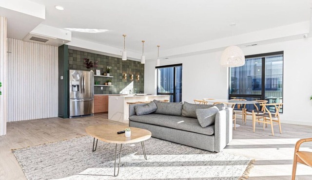 Uptown Apartment| Lake View Near Mill City Museum