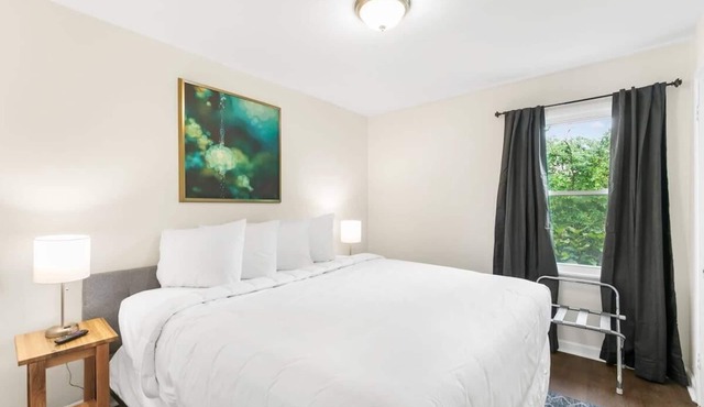Uptown Apartment, Near Parks! The Bricks Unit 7