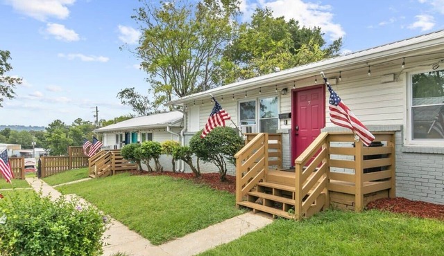 Uptown Apartment, Near Parks! The Bricks Unit 7