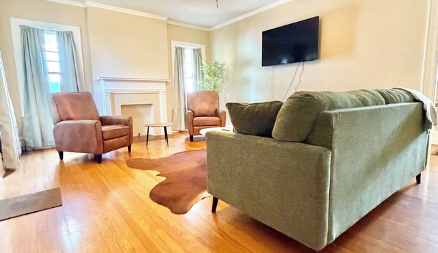 Uptown Big Radiant and Breezy 2 Bedroom Apartment