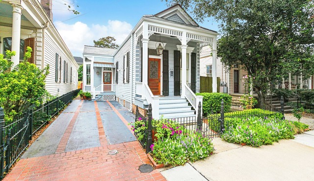 Uptown Carriage House 900 ft to Magazine & 3 Blocks to Mardi Gras Parade Route