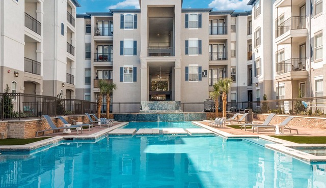Uptown Dallas KingBed 2 Bedroom w/POOL & Dog park