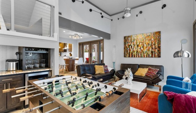 Uptown Dallas Luxury Oasis with Cool Refreshing Spa