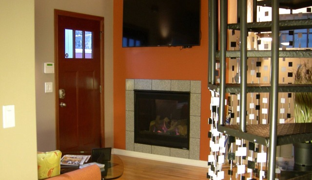 Uptown East Isles: Immaculate, Quiet, MCM Style for Nightly/Monthly Rental