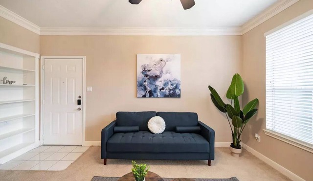 Uptown Escape | Modern, 1BD Apt near the Galleria