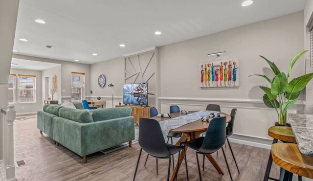 Uptown Gem - Comfort. Cleanliness. Character!