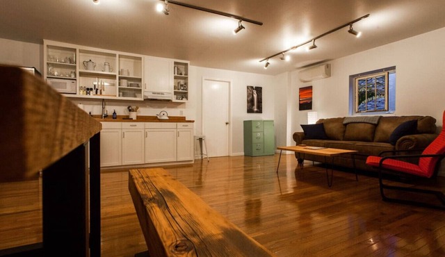 Uptown Hideaway #2: Clean, Comfortable, Spacious