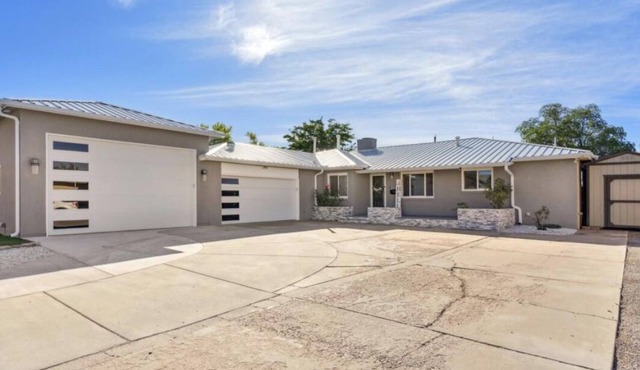 Uptown home incredibly spacious great for groups!