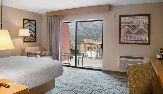 Uptown King Dog Friendly w/Private Patio and Mountain View @ The Matterhorn Inn