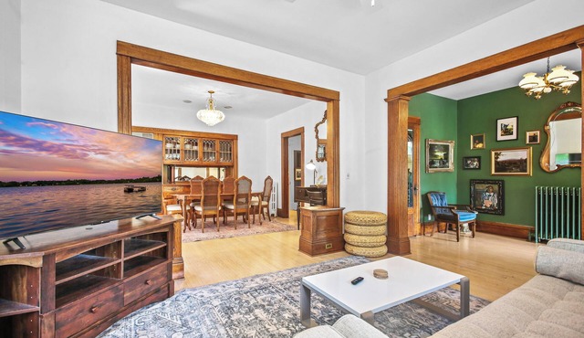 Uptown Minneapolis Home: Walk to Lakes!