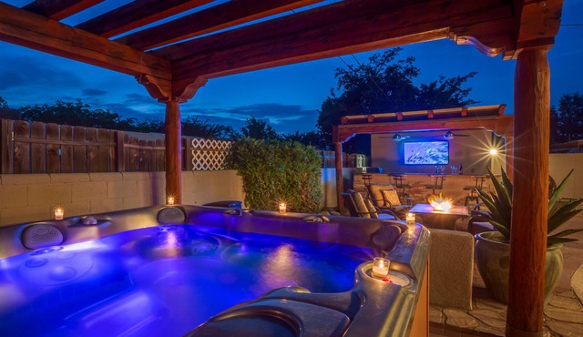 Uptown-No Cleaning Fee-Hot Tub-Putting Green-Firepit-Outdoor Kitchen