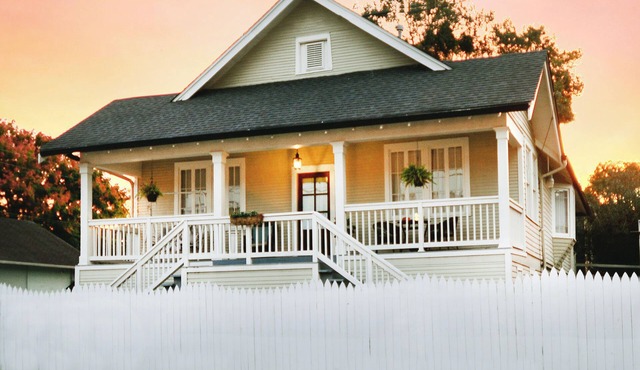 UPTOWN OASIS W PRIVATE, HEATED POOL, Minutes to all New Orleans' top attractions