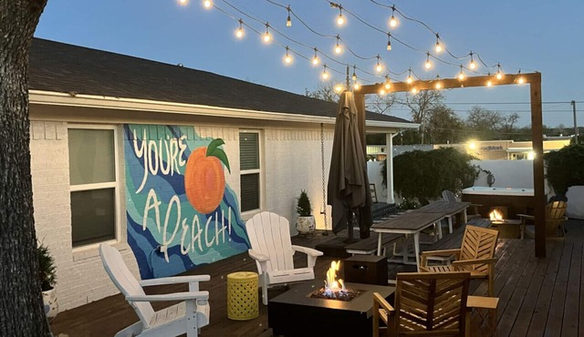 Uptown Peach ~Comfy ~ Convenient, Mins to hotspots