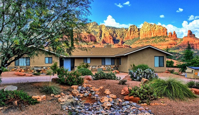 Uptown Sedona, Prime Location, HotTub VIEWS