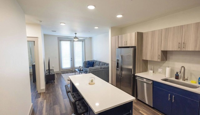 Urban 1-bedroom apartment in Addison with WiFi, AC & Reserved Parking