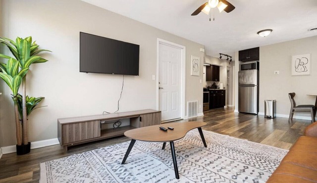 Urban 1BD moments away from DT Peoria