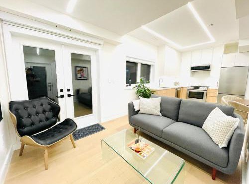 Urban 2-bed apartment in the Beaches