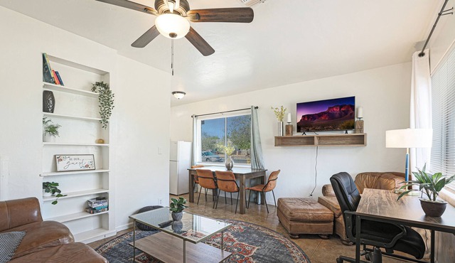 Urban 2BR Apt, Mins to Airport, DT Phoenix + Wifi