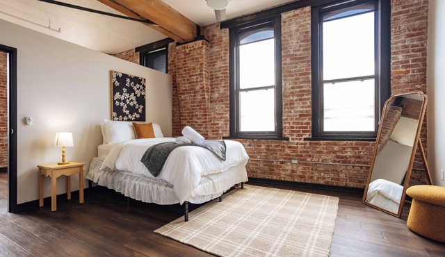 Urban 2BR Loft | Skyline Sunsets + Streetcar