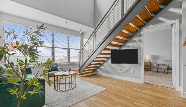 Urban 3-bedroom loft - walk Downtown!