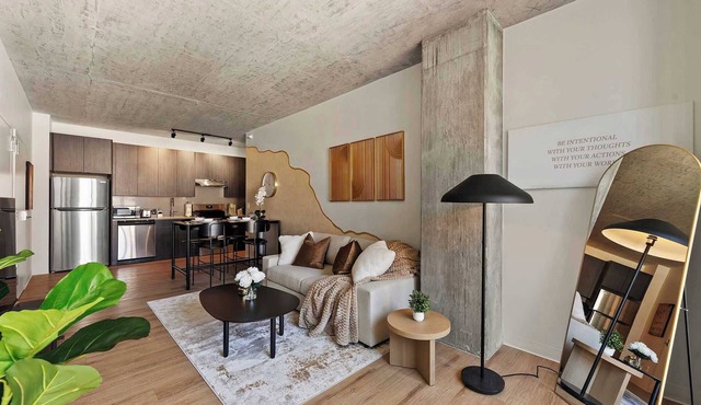 Urban 3BD Retreat in Printer's Row with Amenities!