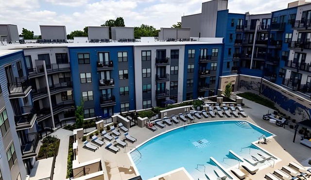 Urban apartment with pool and parking