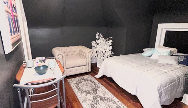 Urban Attic is a cozy, bright and stylish 2 bedroom retreat.