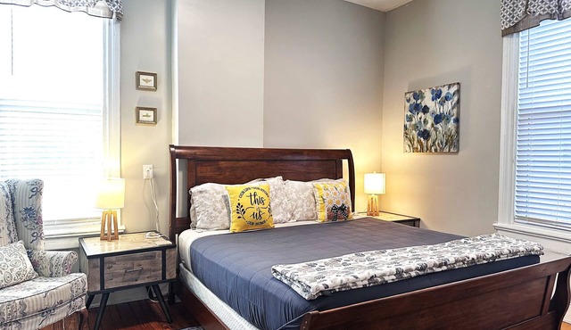 Urban Bloom/King Bed/2TVs/Free Parking/Museums