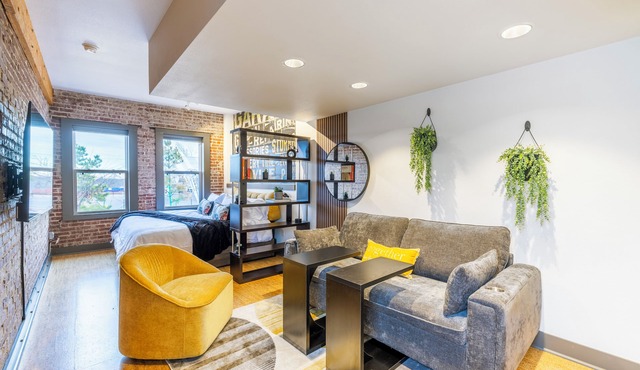 Urban Brick Loft Studio Ride to Trails Walk to Dining, Shops & Nightlife