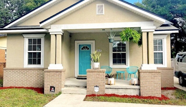 Urban Bungalow 5min to Ever-bank Field