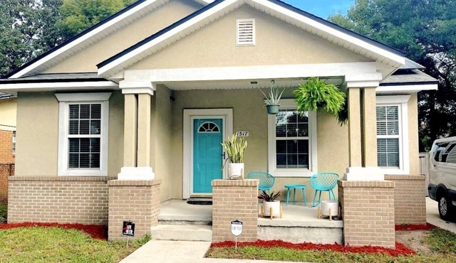 Urban Bungalow 5min to Ever-bank Field